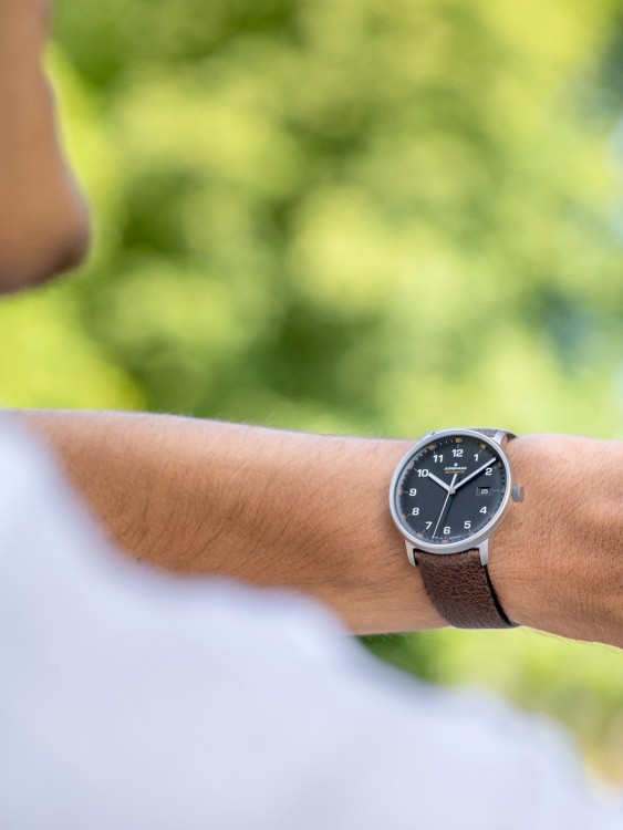 Junghans FORM A Titan Meist gekauft