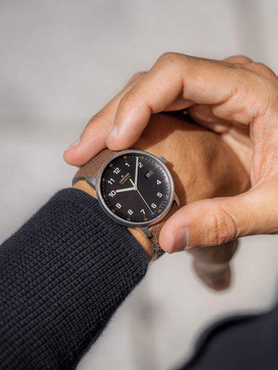 Junghans FORM A Titan Meist gekauft
