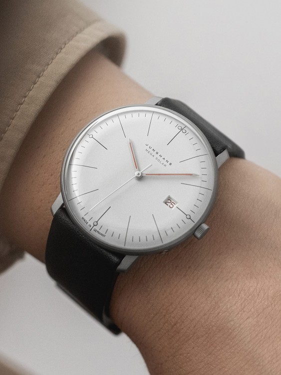Junghans max bill MEGA Solar Bauhaus im Angebot