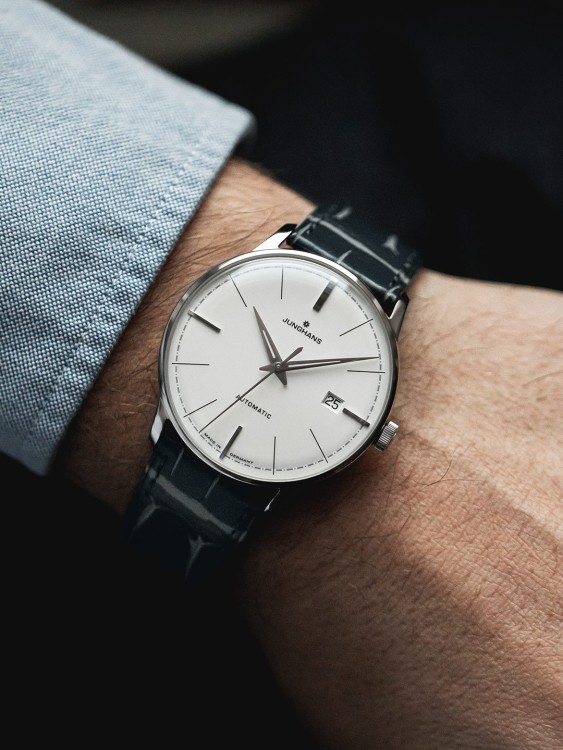 Junghans Meister Classic Terrassenbau Schlussverkauf