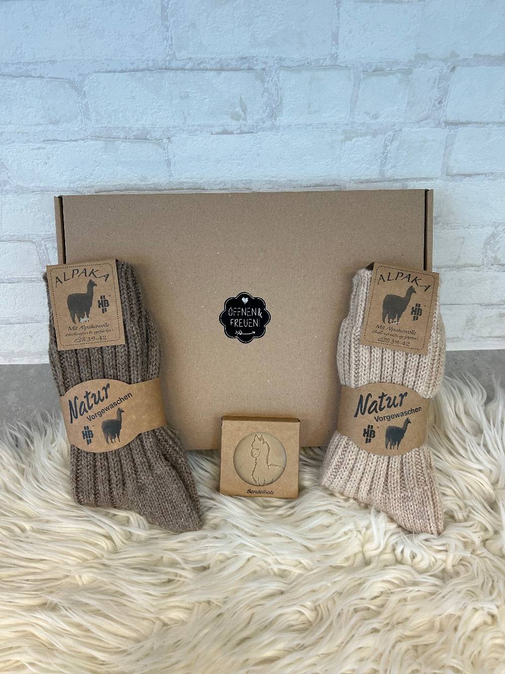 KB Socken Geschenkbox direkt zum Verschenken - Alpaka Socken und Alpaka Seife Meist gekauft