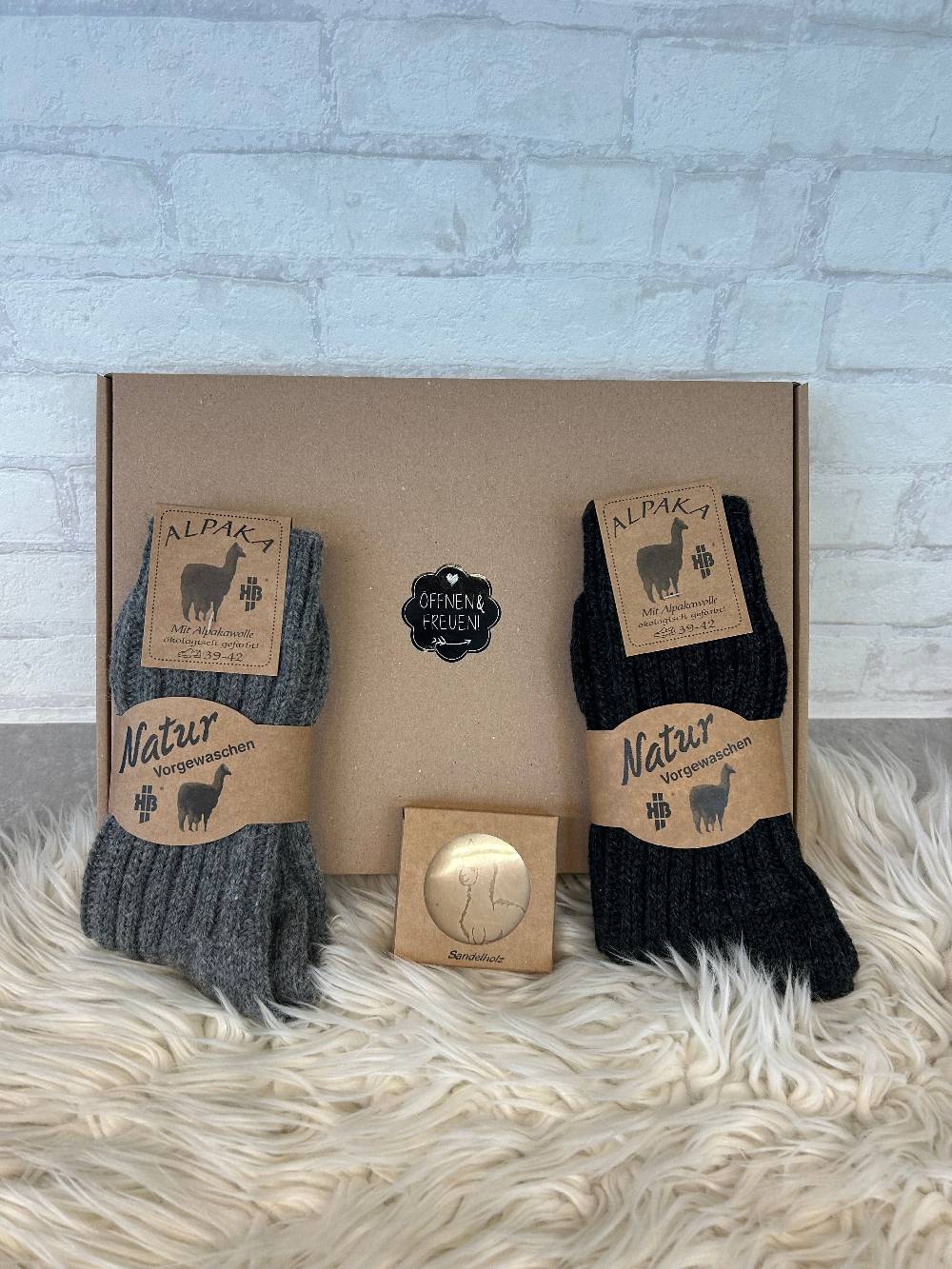 KB Socken Geschenkbox direkt zum Verschenken - Alpaka Socken und Alpaka Seife Meist gekauft