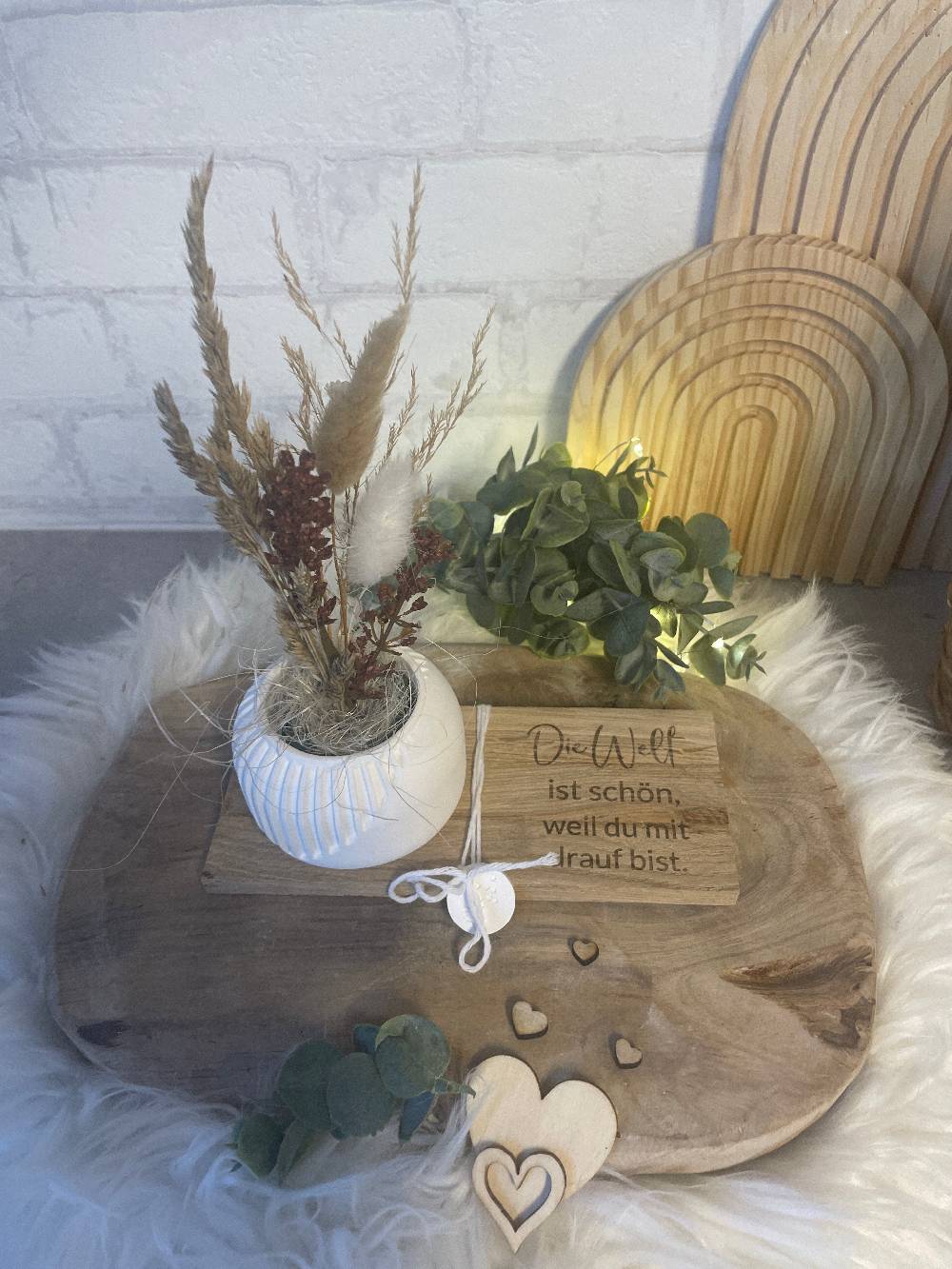 KB Socken Vase mit Trockenblumen auf Holztablett mit Gravur, Geschenk Frau, Geburtstag, Mitbringsel, Geschenke aus Holz Bis zu 60% Rabatt