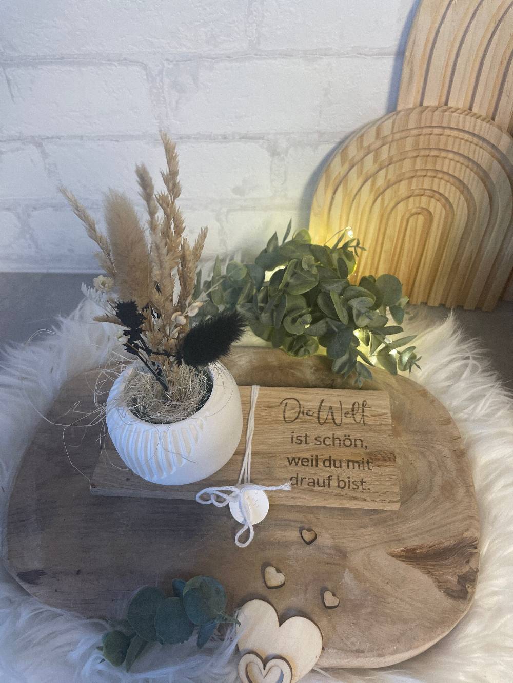 KB Socken Vase mit Trockenblumen auf Holztablett mit Gravur, Geschenk Frau, Geburtstag, Mitbringsel, Geschenke aus Holz Bis zu 60% Rabatt