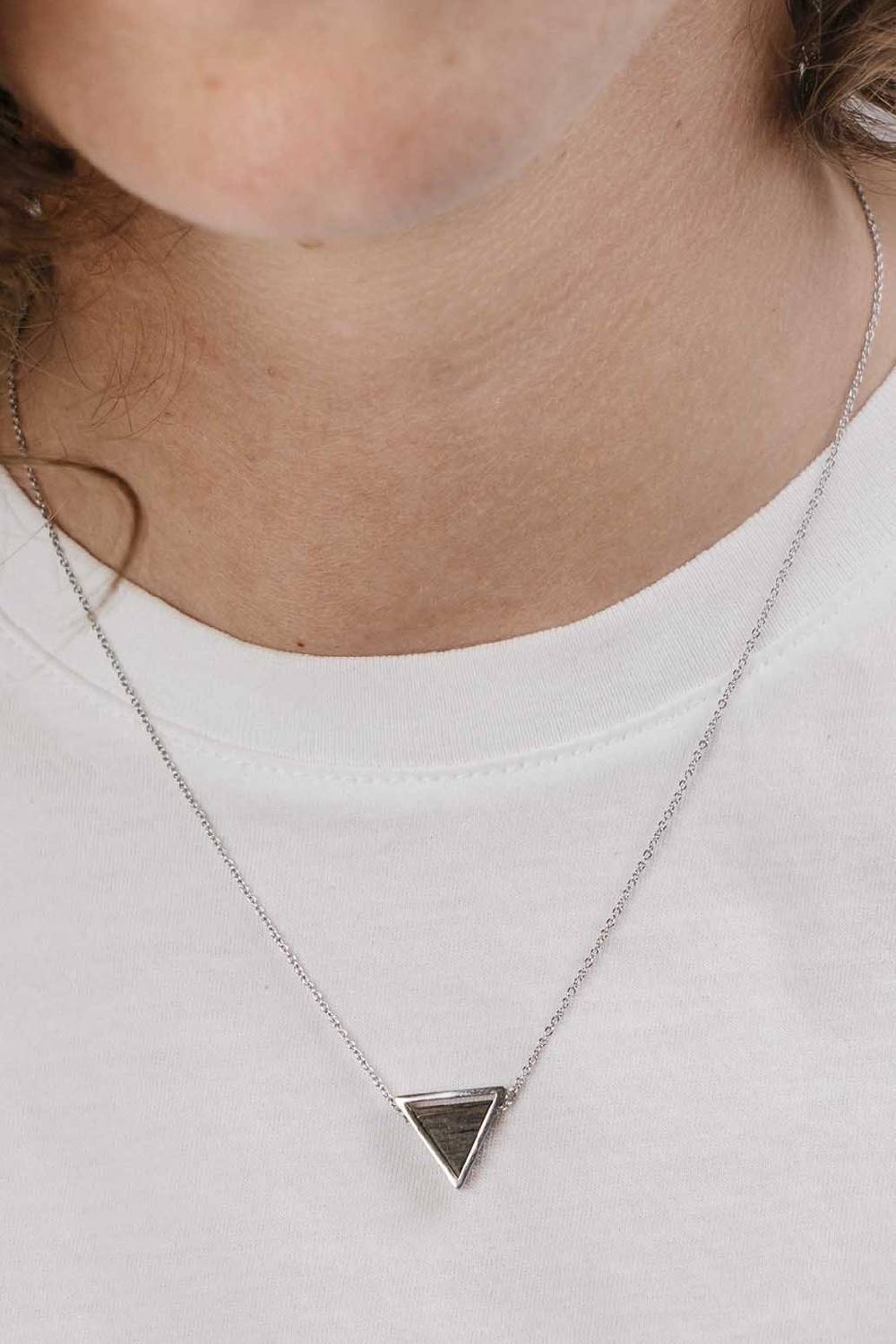 Kerbholz TRIANGLE NECKLACE Sandelholz Saisonale Angebote