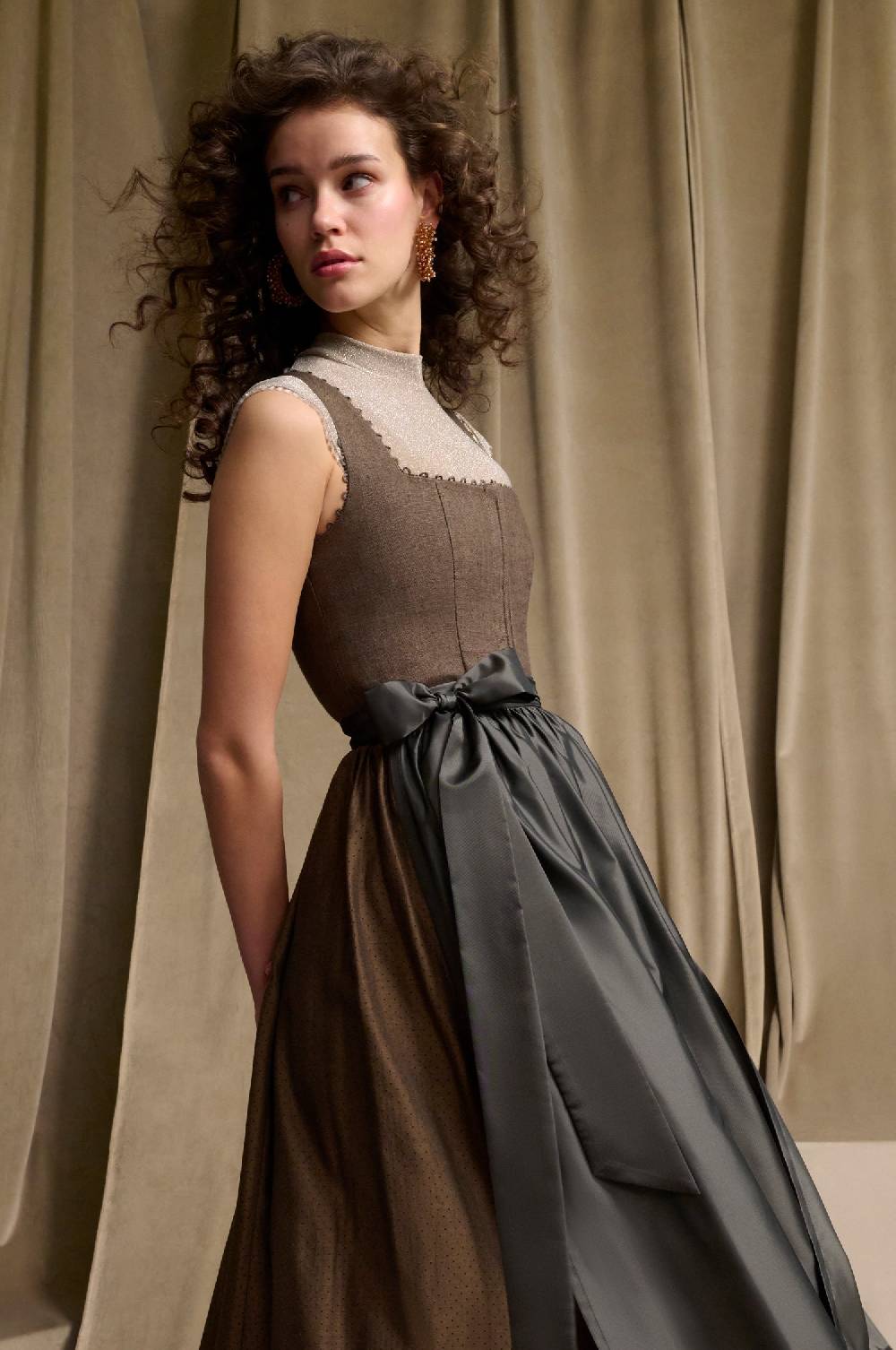 Kinga Mathe Dirndl München in Taupe Online