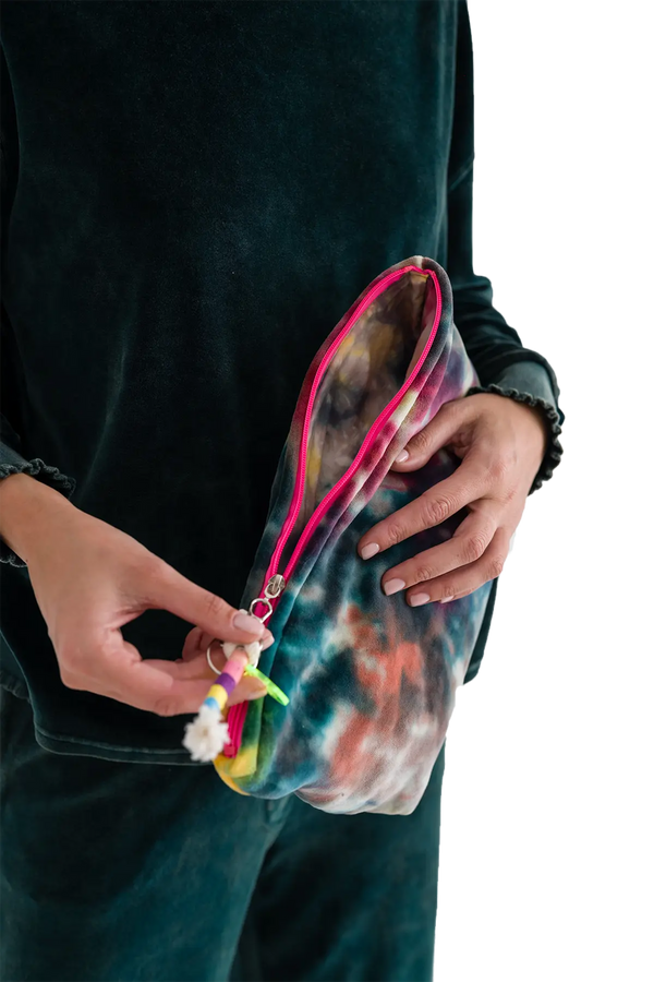 Love Joy Victory POUCH Batik Luce Meist gekauft