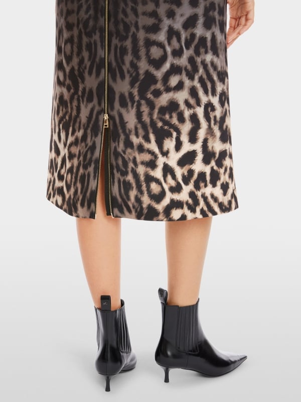 Marc Cain Leo-Kleid mit raffiniertem Schnitt im Angebot