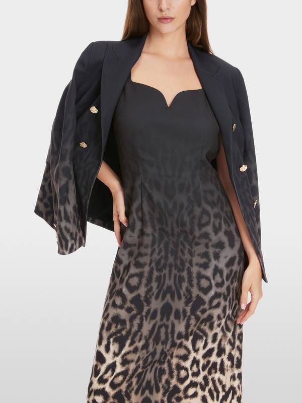 Marc Cain Leo-Kleid mit raffiniertem Schnitt im Angebot