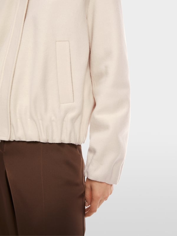 Marc Cain Jacke aus 100 % Wolle Knitted in Germany Fabrikverkauf