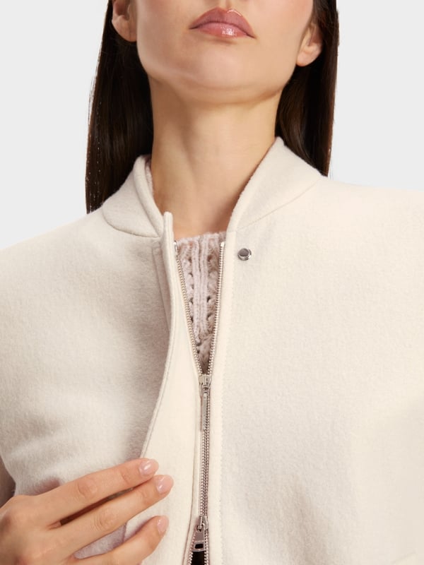 Marc Cain Jacke aus 100 % Wolle Knitted in Germany Fabrikverkauf