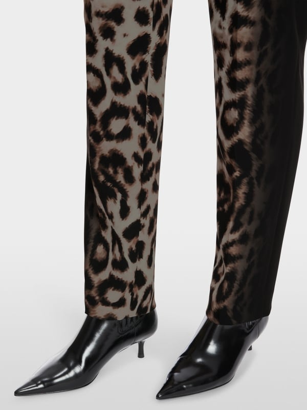 Marc Cain Modell FUZHOU im Leo-Dessin Black Friday