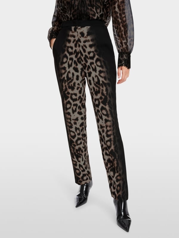 Marc Cain Modell FUZHOU im Leo-Dessin Black Friday