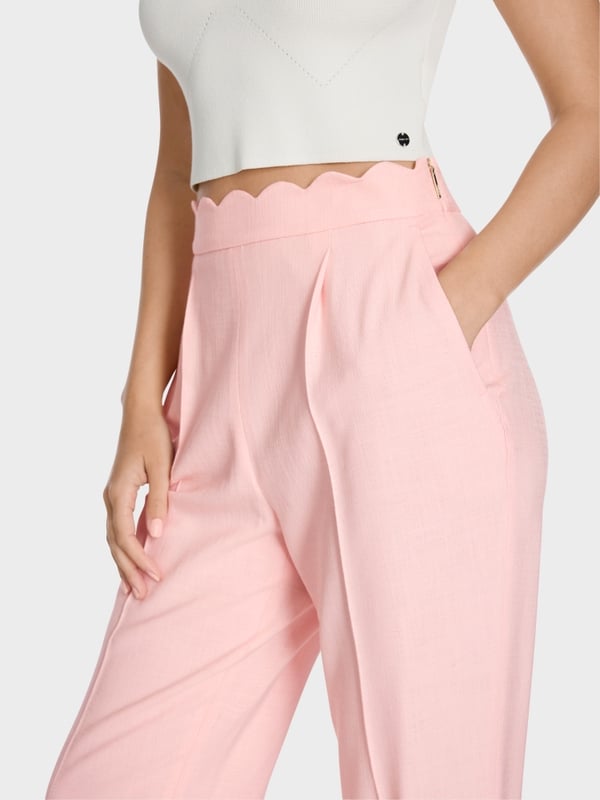 Marc Cain Modell SANAA mit gewelltem Bundabschluss Fabrikladen