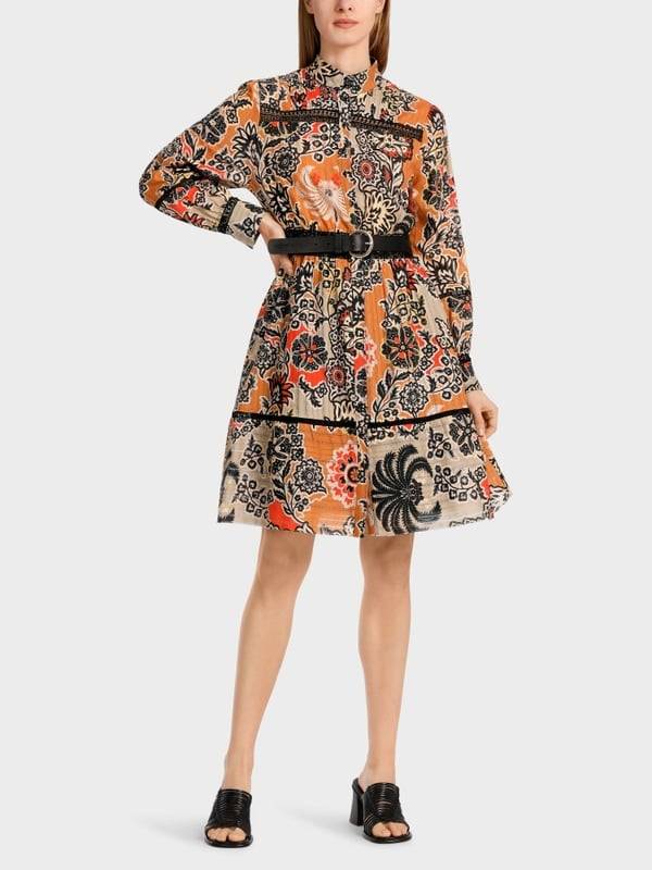 Marc Cain Tailliertes Stufenkleid mit Stehkragen Top Angebot