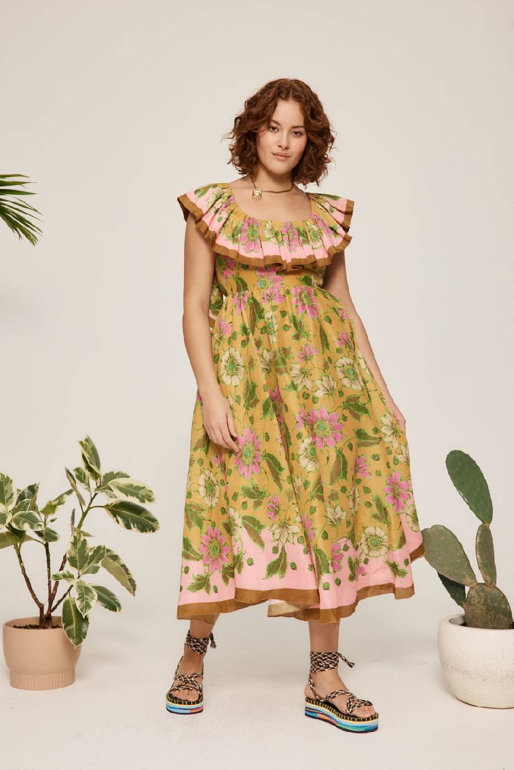 NEUHEITEN Winnie Kleid mit Rüschen im Angebot