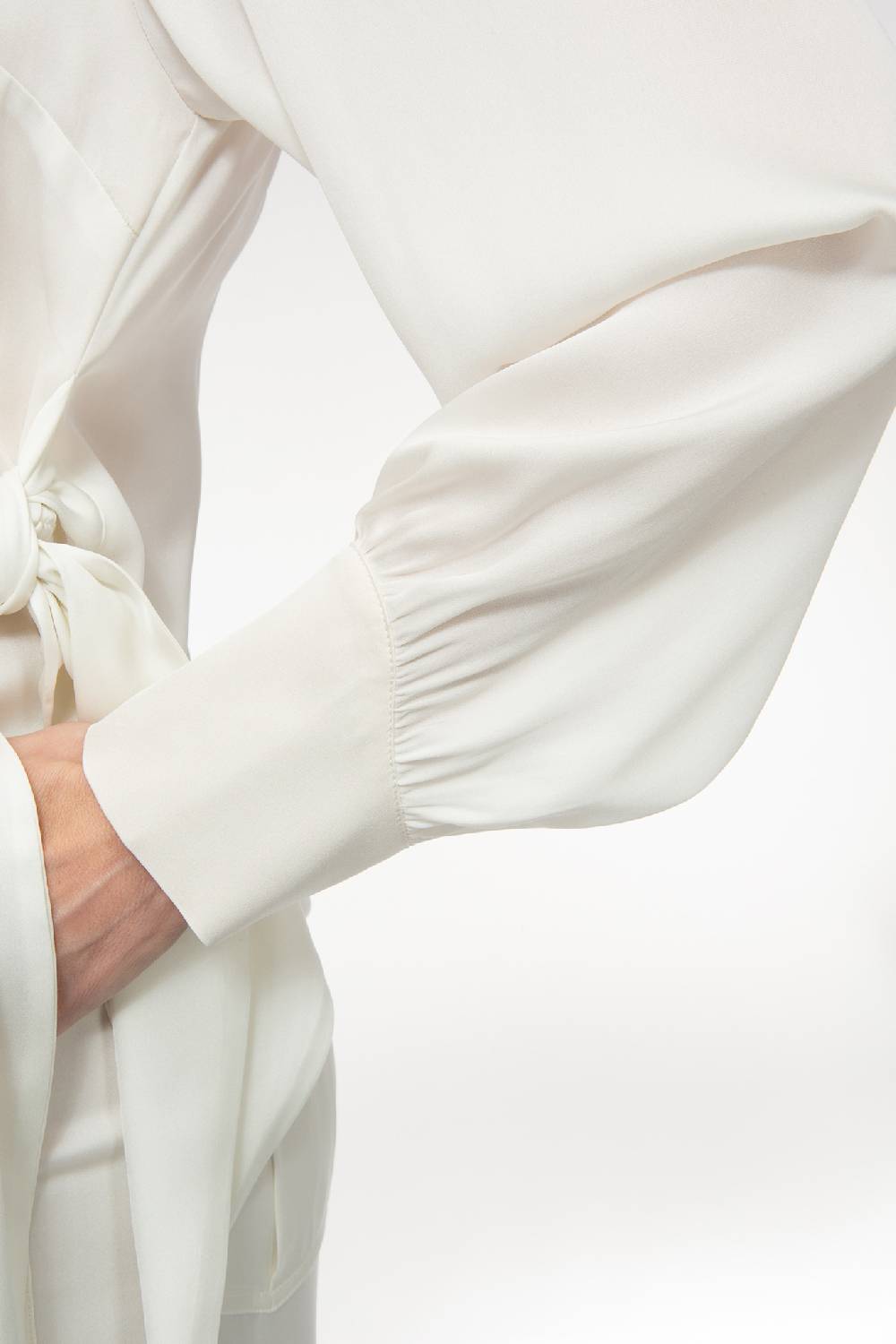 IVI GmbH SOLID SILK Seidenbluse mit Cut-Out Detail weiß Online