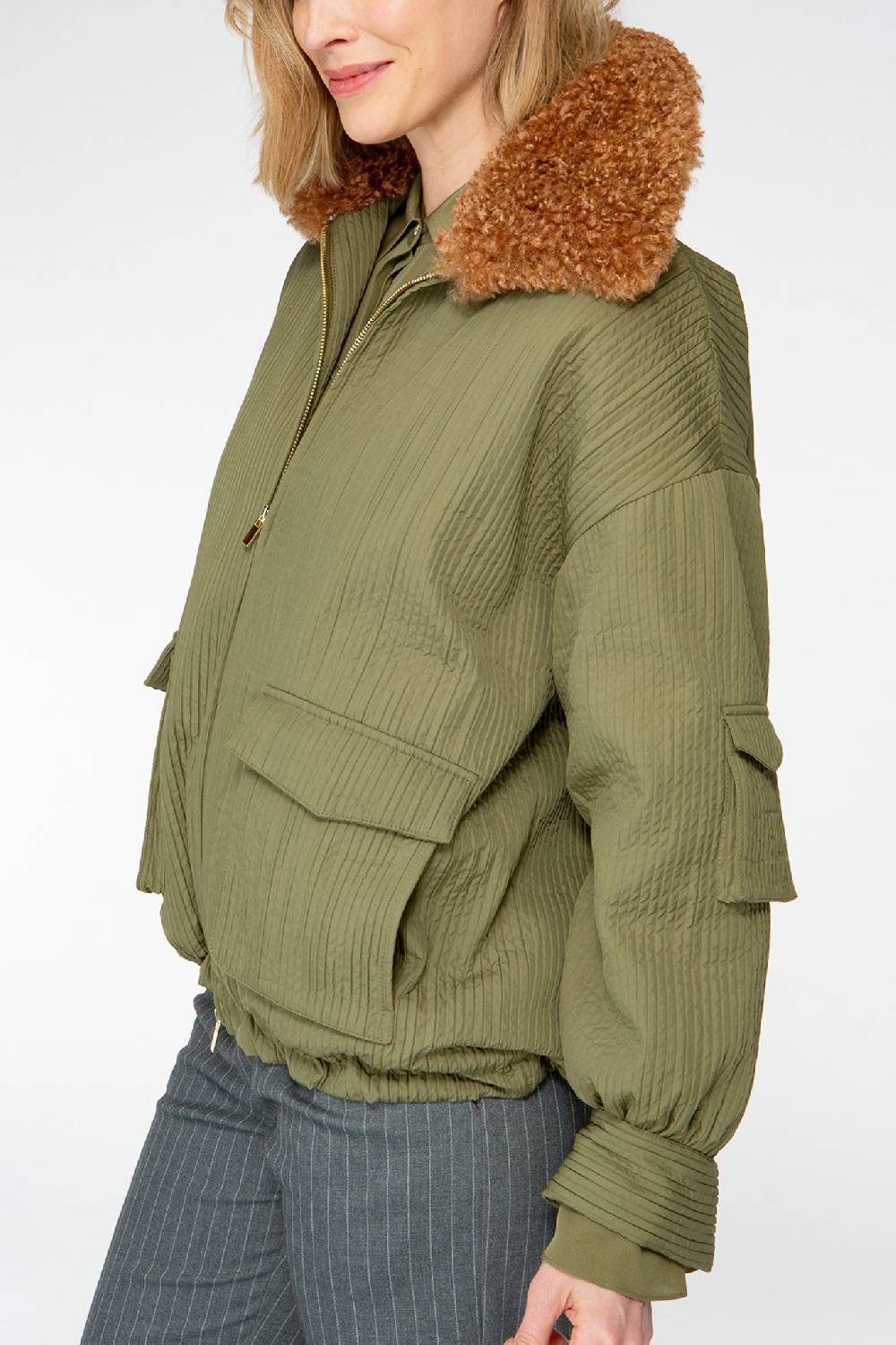 IVI GmbH OUTERWEAR Pilotenjacke mit Fake-Fur Kragen oliv im Angebot