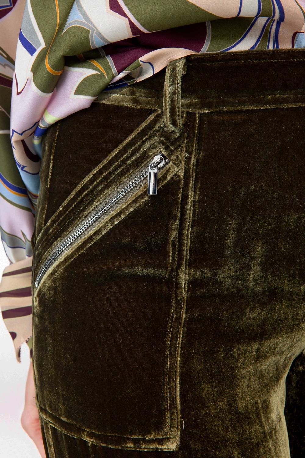 IVI GmbH VELVET Samthose mit Cargo Details oliv Blitzverkäufe