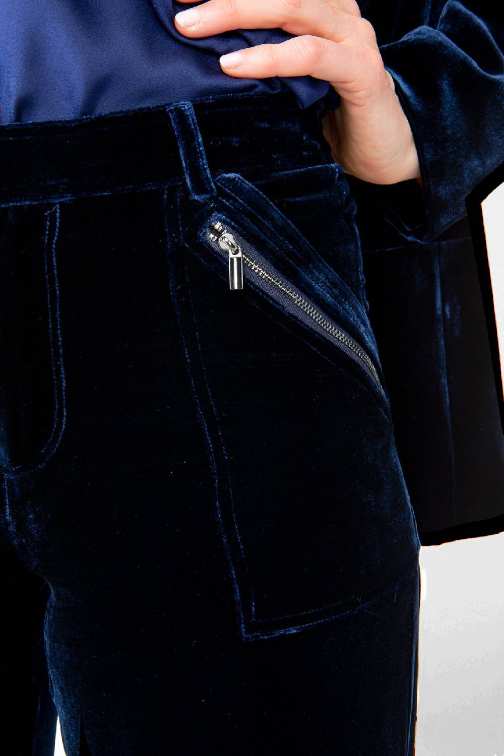IVI GmbH VELVET Samthose mit Cargo Details navy Online