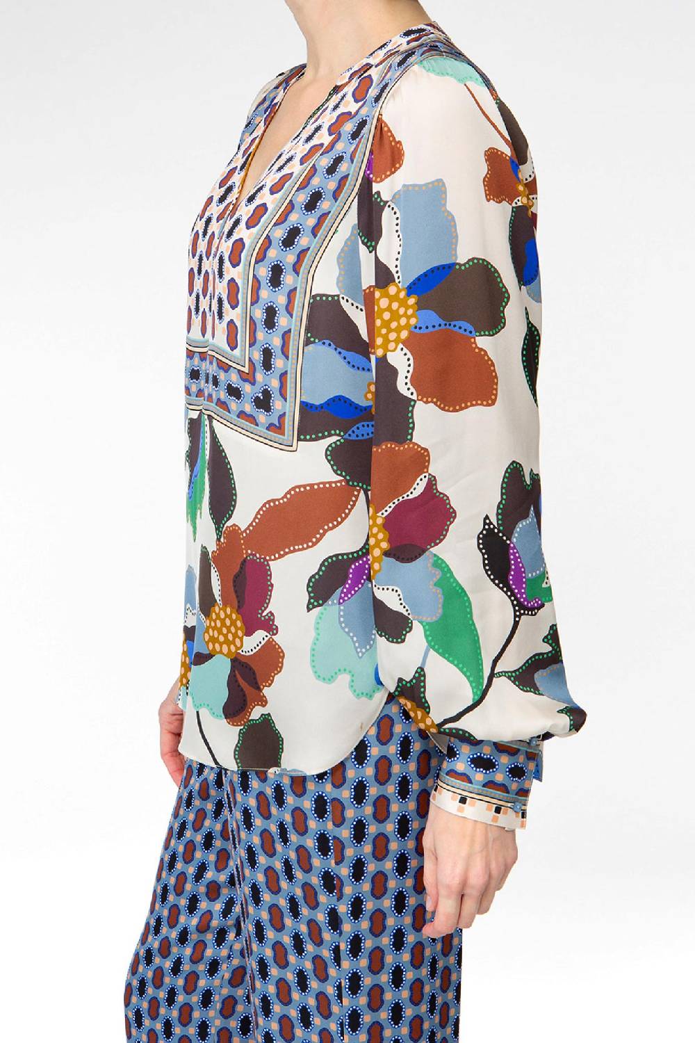 IVI GmbH BLUE BELL Seidenbluse mit platziertem Print im Angebot