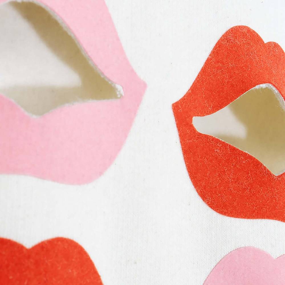 NIL+MON Crop Hoodie "Lovely Lips" Günstiger Verkauf