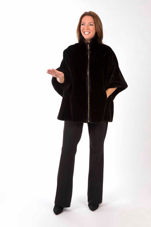 Petite M. Cape zum Wenden in Lammfell Imitat Schwarz Outlet
