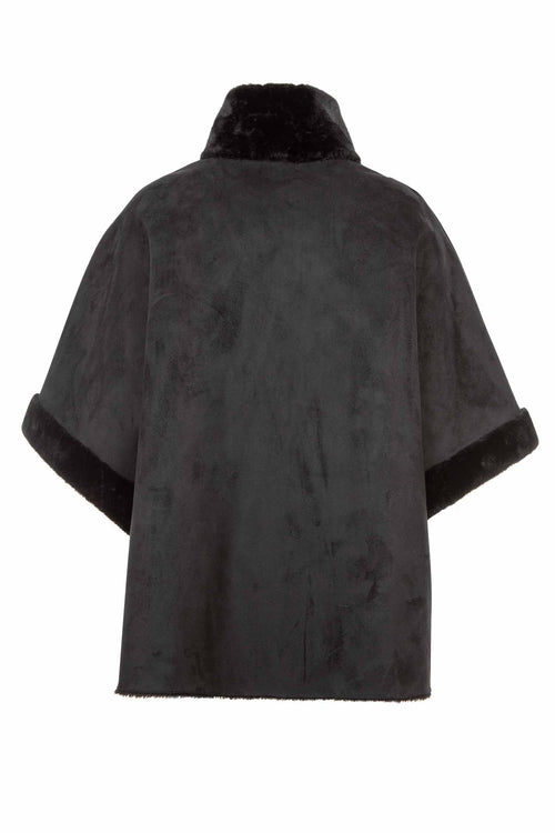 Petite M. Cape zum Wenden in Lammfell Imitat Schwarz Angebote