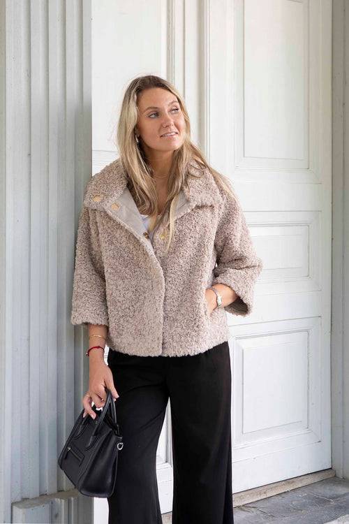 Petite M. Teddyfell Kurze Jacke in Beige Schlussverkauf