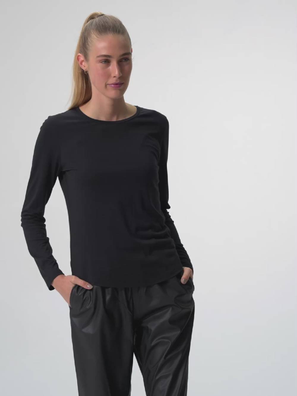 Pinqponq Longsleeve TENCEL™ - Wooden Black (Female) Auslauf
