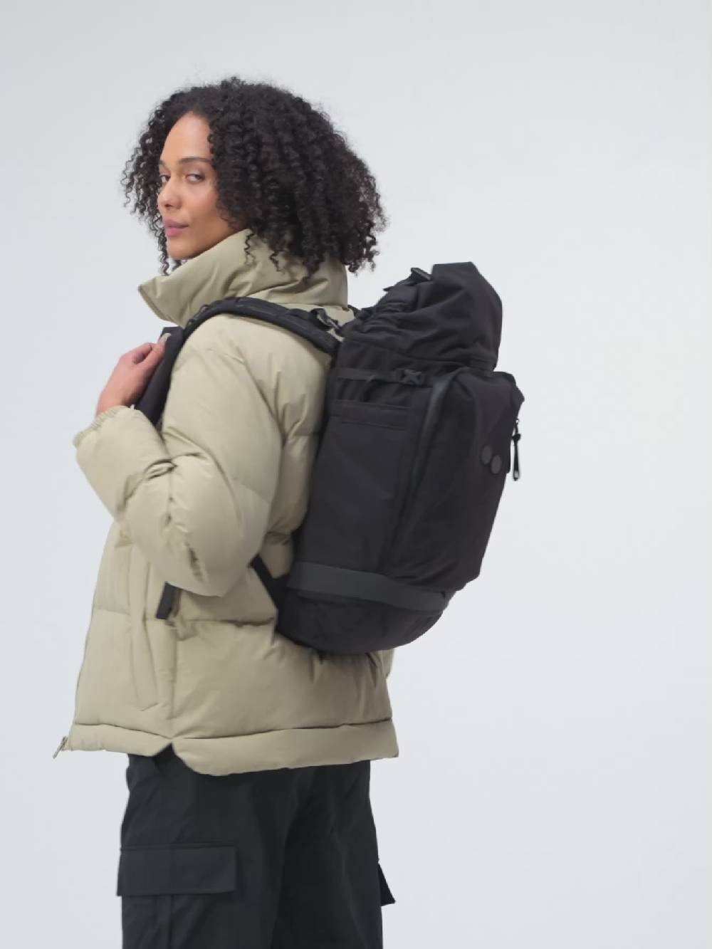 Pinqponq Komut Medium - Solid Black Meist gekauft