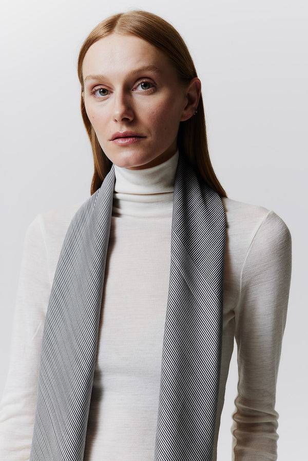 Prinz Berlin Seidentuch Stripes 123 Off-White im Angebot