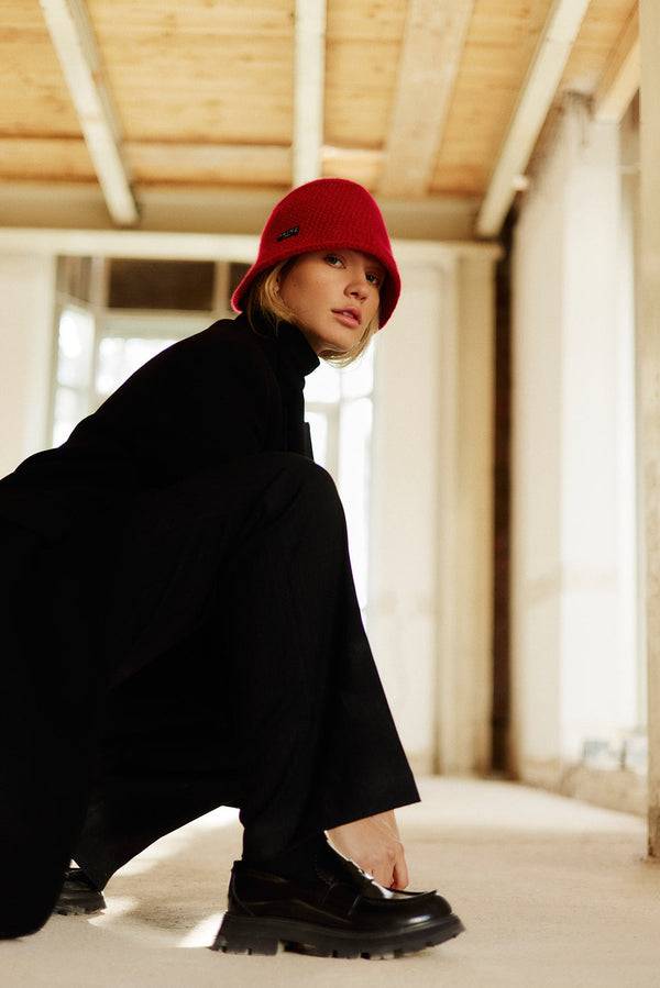 Prinz Berlin Kaschmir Bucket Hat Hand Crochet Rot im Angebot