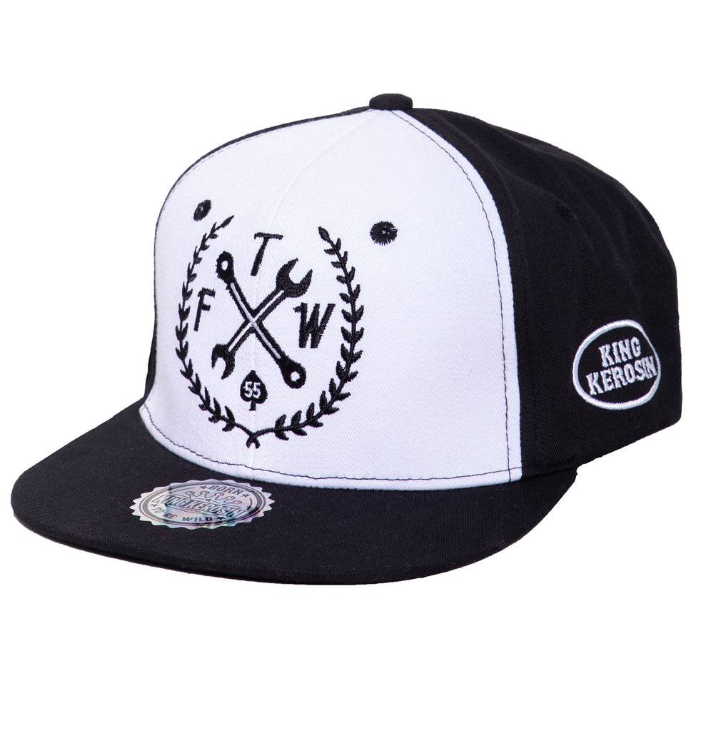 Queen Kerosin Snapback Cap mit Print auf der Schirmunterseite Gummizug «FTW» Fabrikverkauf