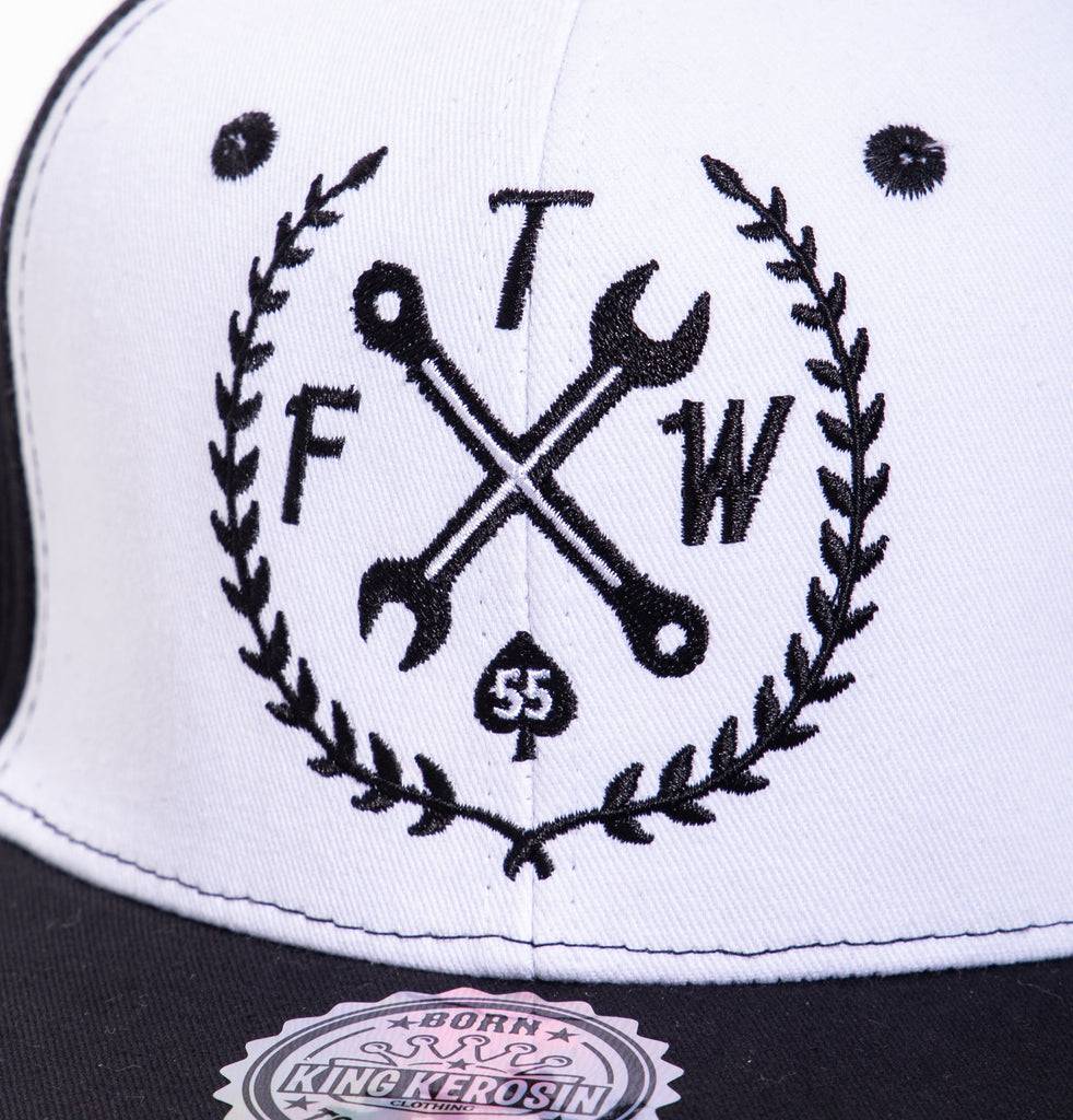 Queen Kerosin Snapback Cap mit Print auf der Schirmunterseite Gummizug «FTW» Fabrikverkauf