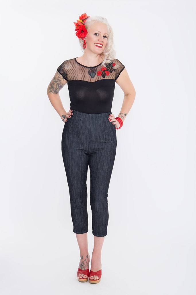 Queen Kerosin Capri Jeans mit angesagter Rosenstickerei «Wild & Free» Fabrik Onlineshop