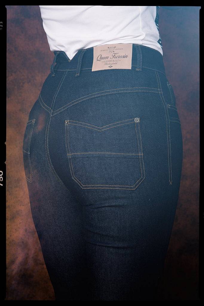 Queen Kerosin High Waist Jeanshose im 5 Pocket Design «Betty» Discount Store für neue Produkte