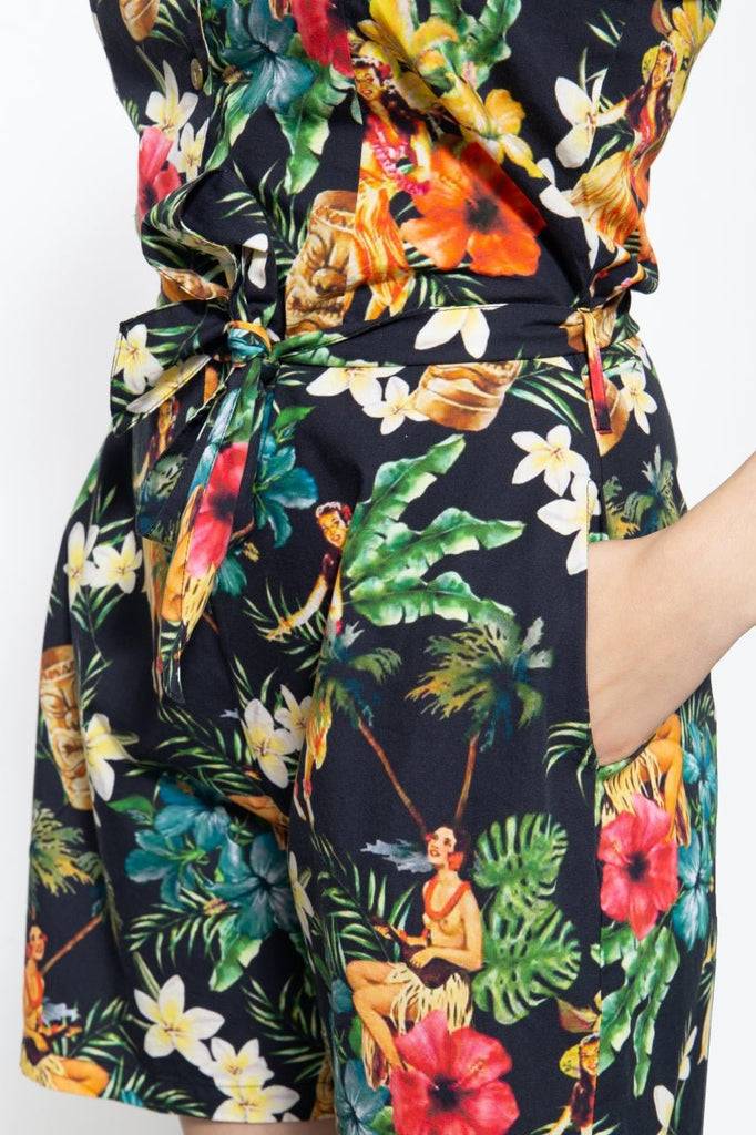 Queen Kerosin Vintage Jumpsuit mit tropischem All-Over-Muster Muttertagsangebot