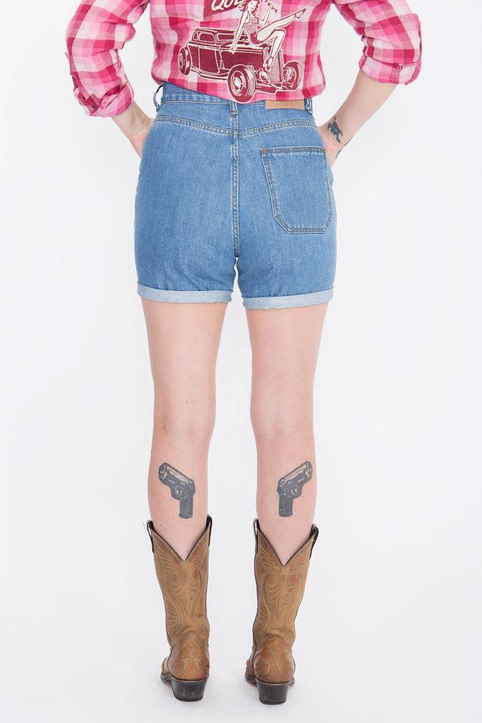 Queen Kerosin Jeansshorts mit Stickereien im Western-Look Tiefpreis