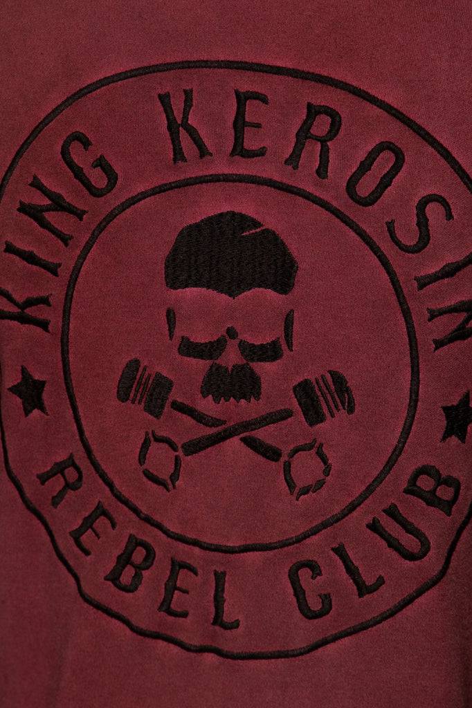 Queen Kerosin Longsleeve mit gestreiften Ärmeln und Stickerei im Rücken «Tough as Nails» Letzter Tag