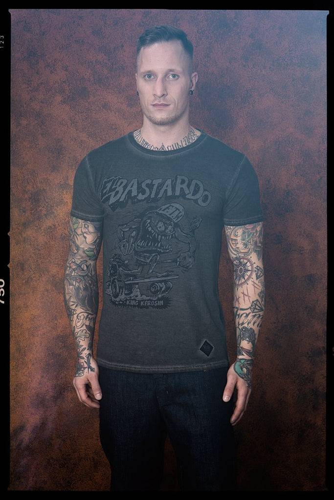 Queen Kerosin Oil Washed Print T-Shirt im Used Look «El Bastardo» Kostenloser Versand international