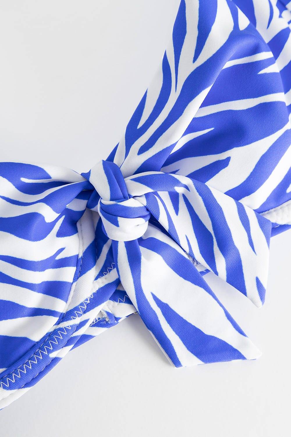 Rösch Bikini-Oberteil im modernen Zebradruck Blau-Weiß Verkauf