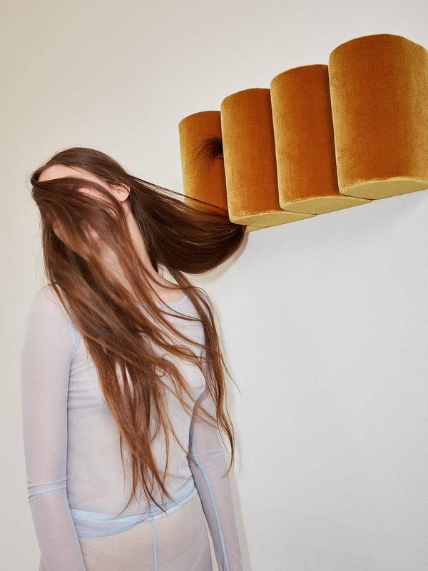 Simone Wild Hold On Online