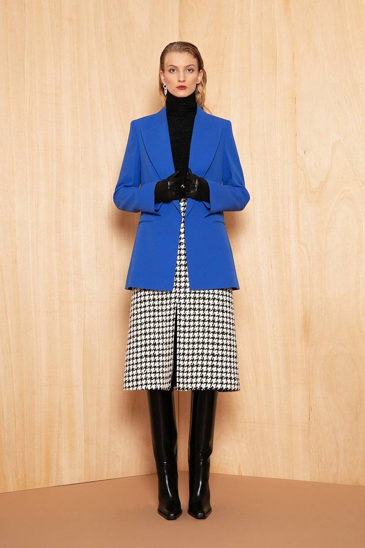 Sly 010 Lang geschnittener knopfloser Blazer aus Crêpe-envers-Satin Auslauf