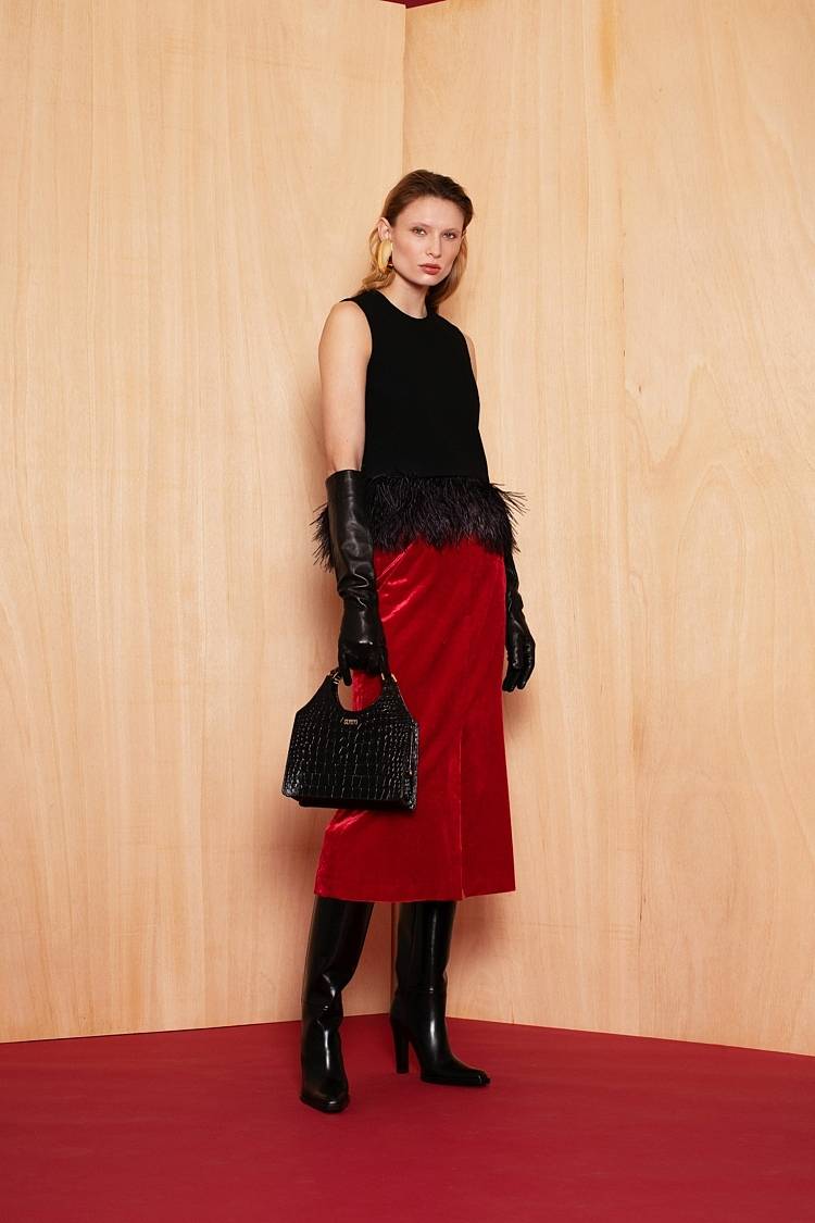 Sly 010 Schlichtes Top mit Federbesatz Hotsell