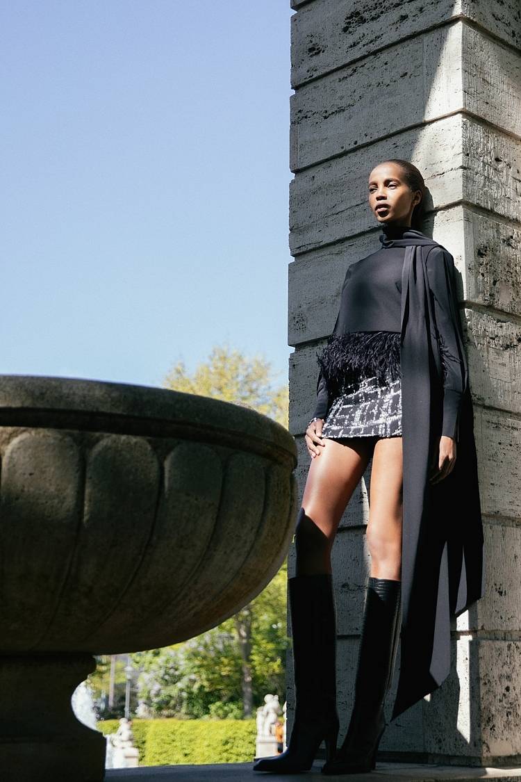 Sly 010 Schlichtes Top mit Federbesatz Hotsell