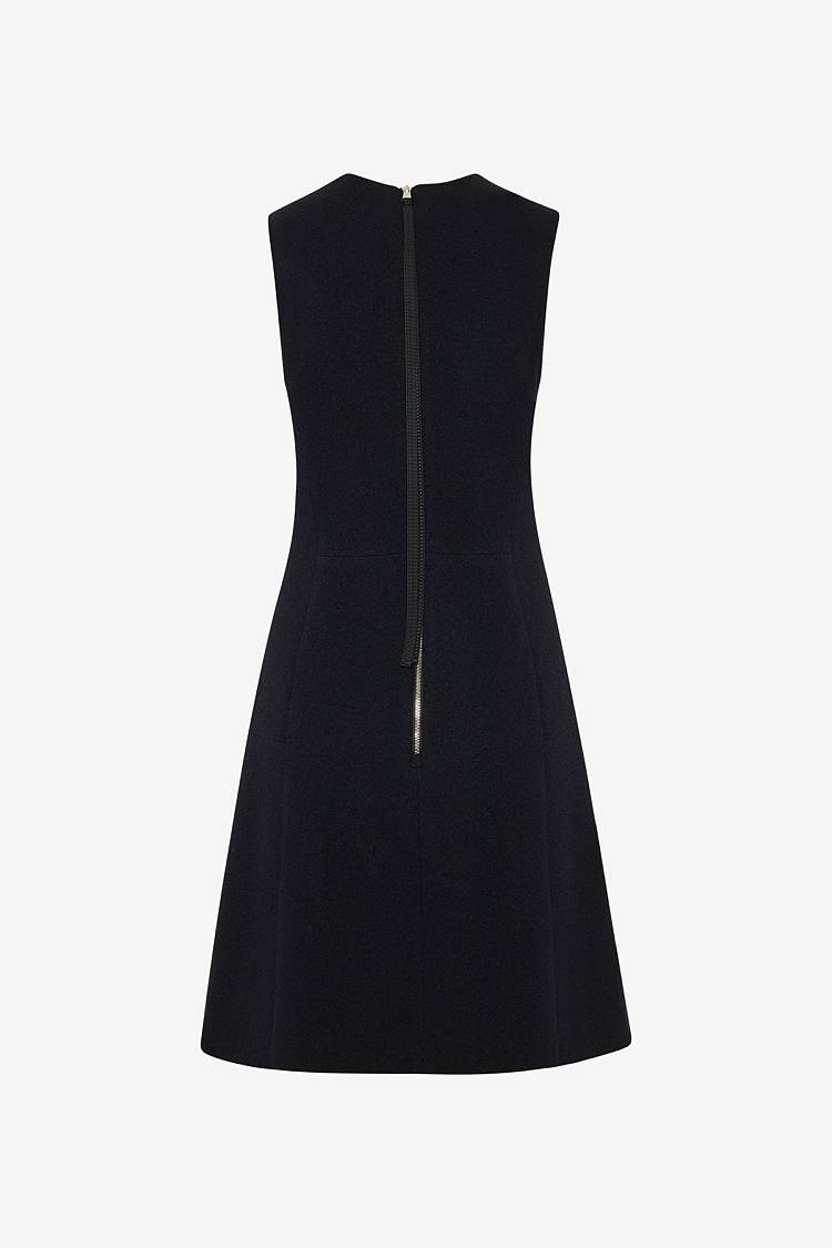 Sly 010 Ärmelloses tailliertes Kleid mit Kellerfalte im Angebot
