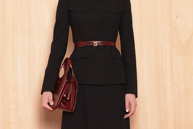 Sly 010 Einreihiger Blazer mit Pattentaschen aus Crêpe-Envers-Satin Meist gekauft
