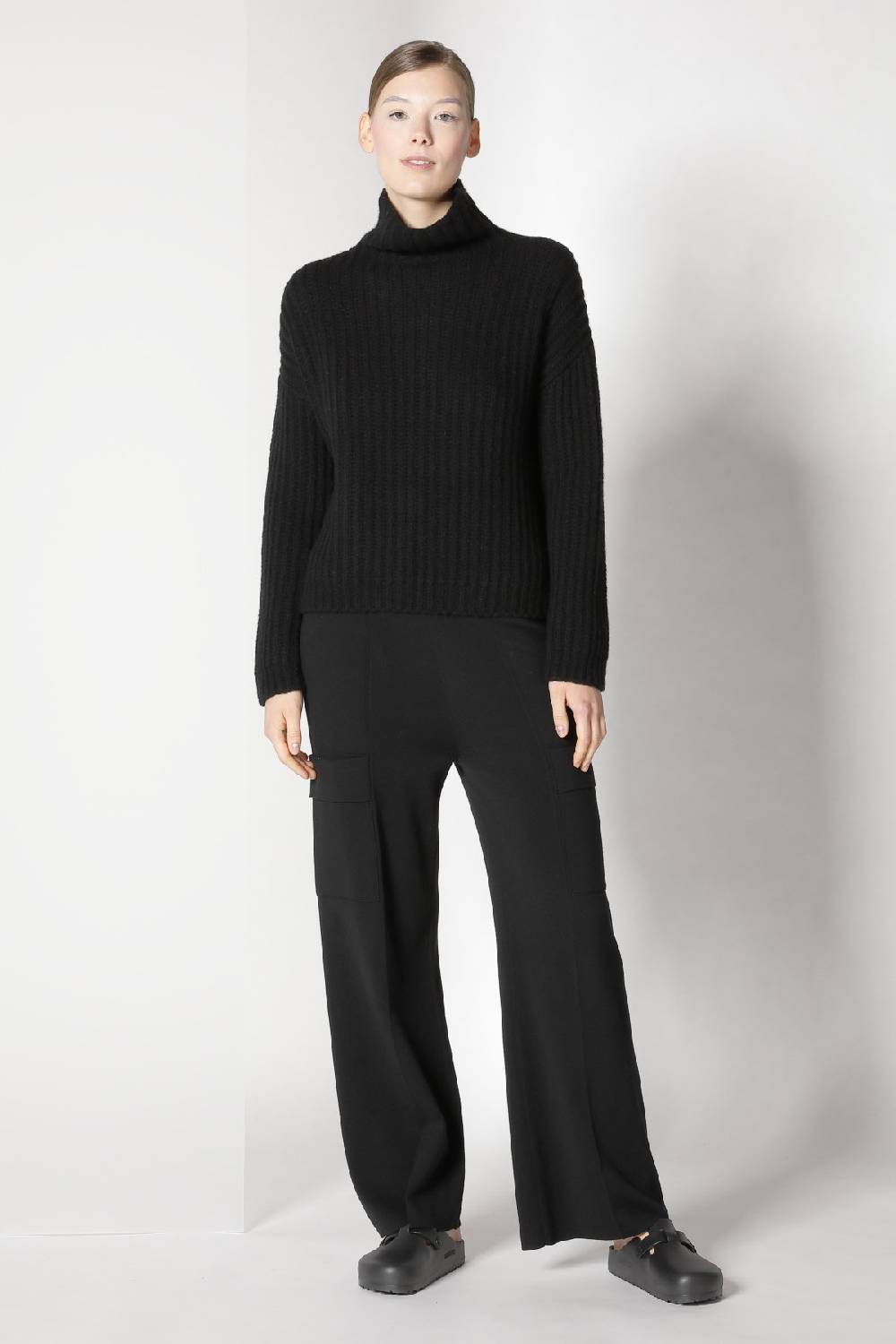 Sminfinity blurry ribbed turtleneck + cargo bellbottom pants