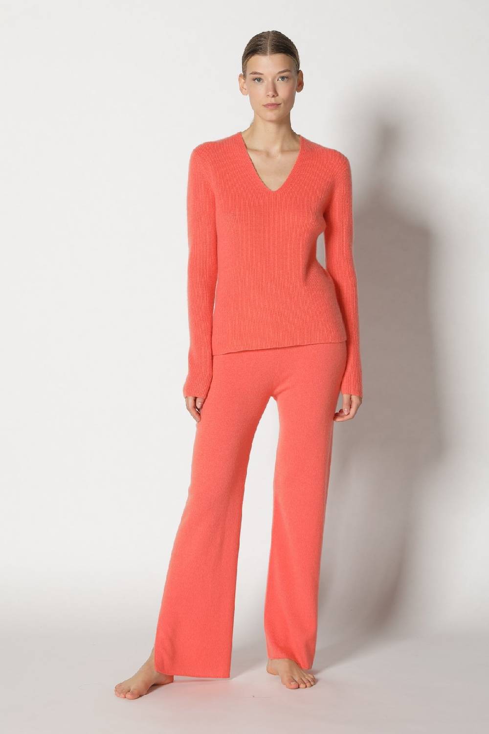 Sminfinity pure fitted V neck + pure slitted pants im Angebot